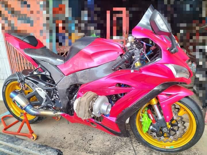 Kawasaki Ninja 300สีชมพู 2