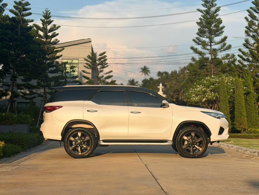 (แจ้งรหัสรถ NC9111)📍📍 TOYOTA ✳️ FORTUNER 2.8 TRD Sportivo (Black Top) (2WD) 2018 รูปที่ 3