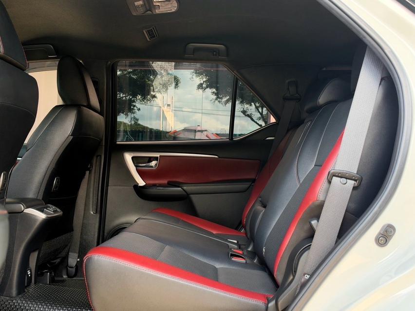 2023 TOYOTA FORTUNER LEGENDER 2.4 รถมือเดียวออกป้ายแดง รถวิ่งน้อย ประวัติศูนย์ครบ รถไม่เคยมีอุบัติเหตุครับ รูปที่ 14