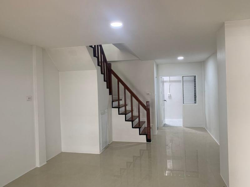 🏘️✨ ขายทาวน์เฮาส์ 2 ชั้น ราคาโปรโมชั่นพิเศษสุดๆ ✨🏘️ 🔑 รีโนเวทใหม่ พร้อมเข้าอยู่ 11