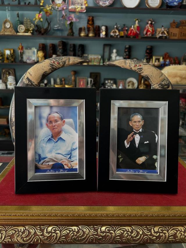 ชุดภาพในหลวงรัชกาลที่ 9 พร้อมกรอบ 2 ชิ้น