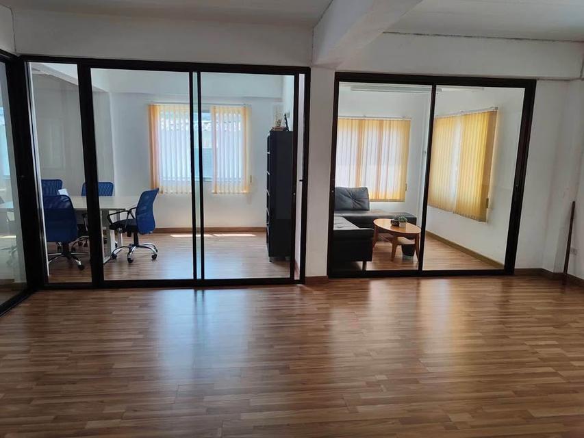 ขาย อาคาร ออฟฟิต 3 ชั้น ขายที่ดินพร้อมสิ่งปลูกสร้างและอุปกรณ์ ตกแต่งใหม่ ห้องประชุม  สำนักงาน 20