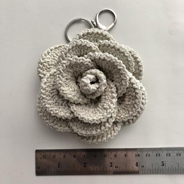 พวงกุญแจดอกไม้แฮนด์เมด