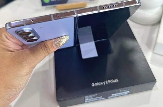 โทรศัพท์ Samsung Galaxy Z Fold 5  5