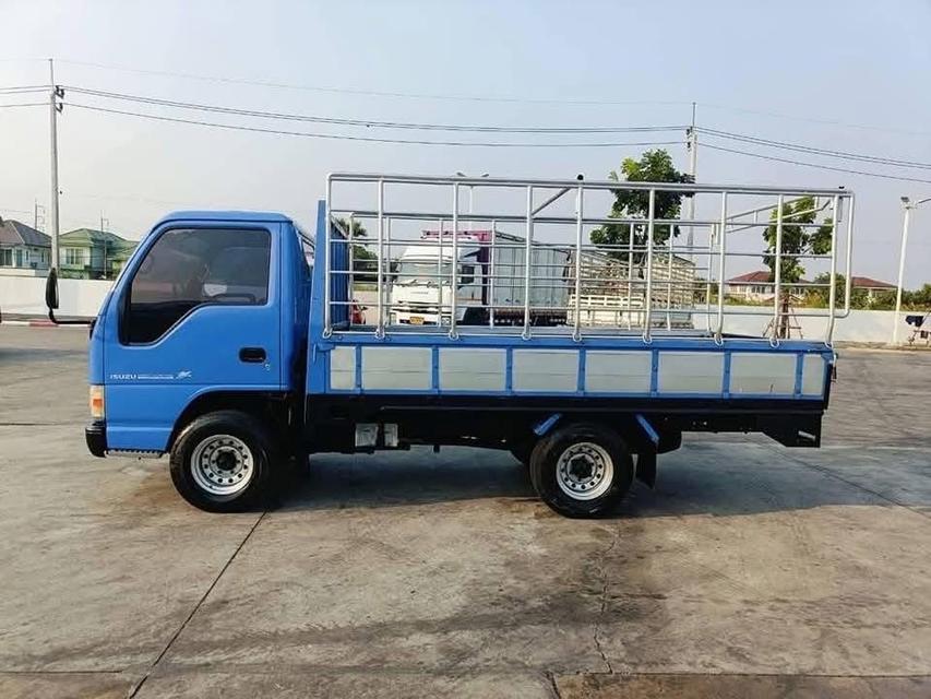 ISUZU NKR รถบรรทุกคอกสูง 100 เทอร์โบ 5