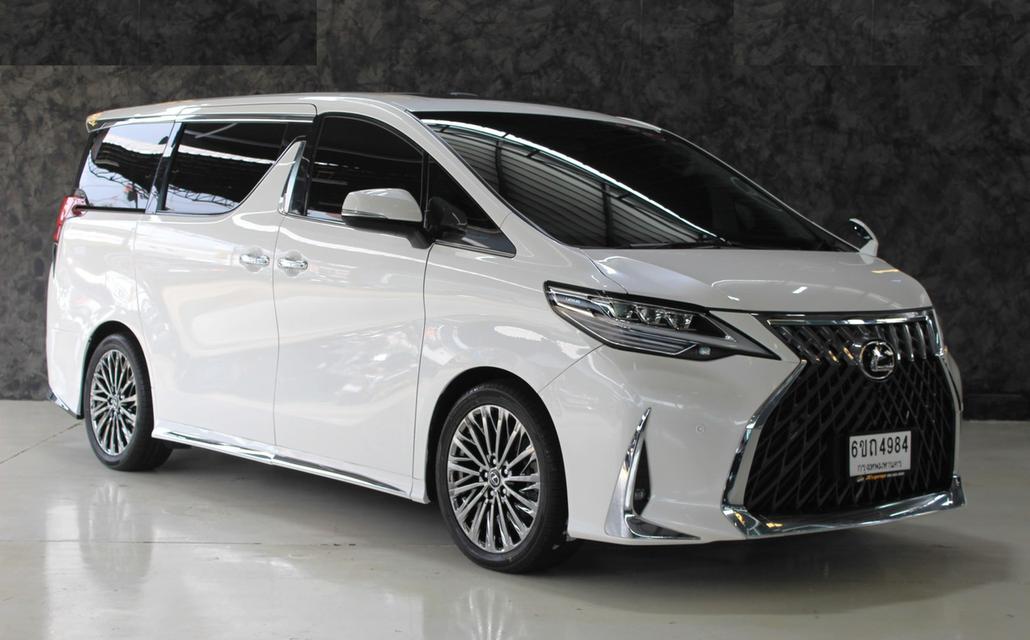 รหัสรถ JRS1984 Toyota Vellfire 30 ปี 2017 สีขาว กับชุดแต่ง 1:1 เป็น Lexus LM