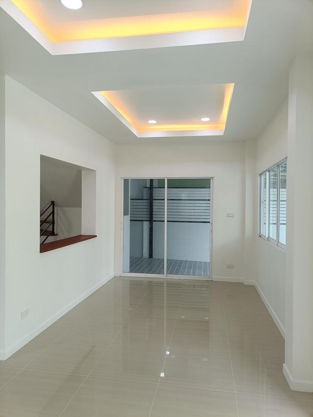 บ้านแฝดลำลูกกาคลอง 3 หมู่บ้านวราภิรมย์ 2 นัดชมบ้าน 085-318-6868 คุณวา 7