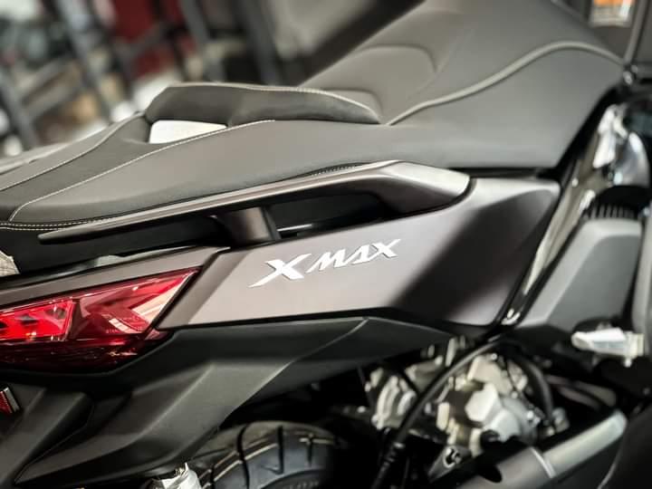 Yamaha Xmax สีดำ 3