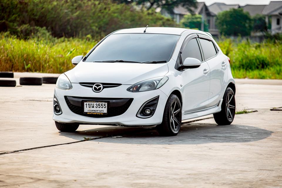 Mazda2 1.5 Spirit Sport สีขาว ปี 2011