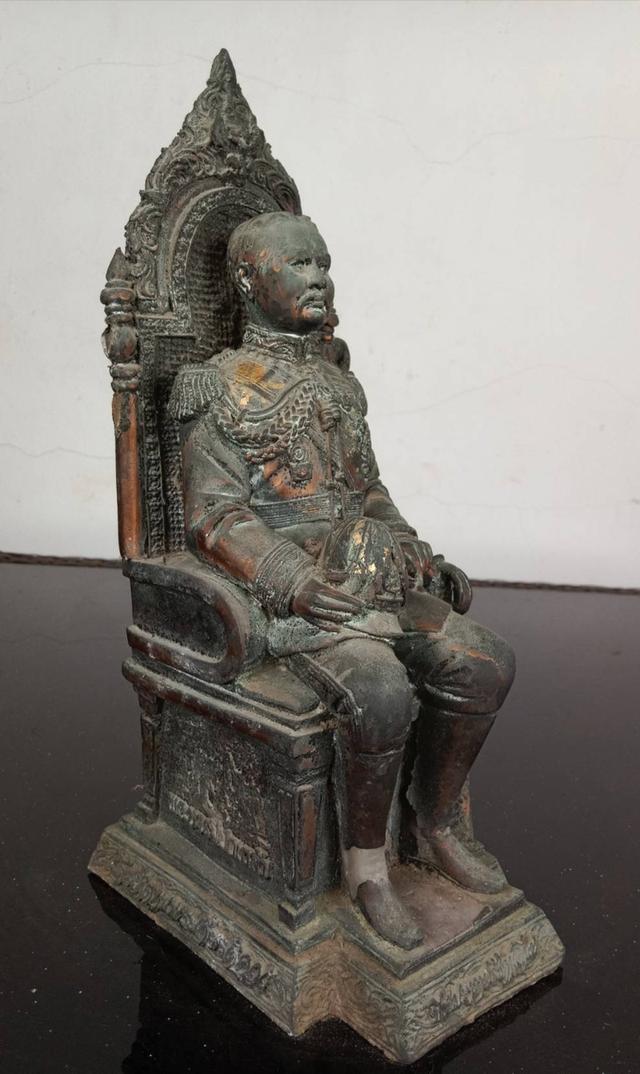 580.พระบรมรูปหล่อในหลวงรัชกาลที่ 5 พระบาทสมเด็จพระปรมินทรมหาจุฬาลงกรณ์ พระจุลจอมเกล้าเจ้าอยู่หัว ทรงประทับนั่งบัลลังก์ 7