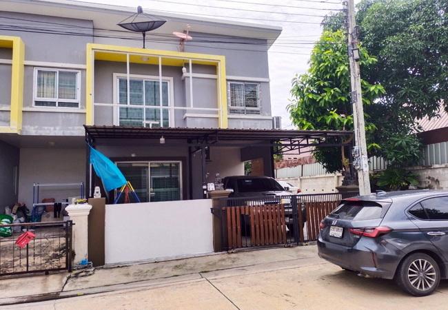 ขายทาวน์เฮ้าส์ หมู่บ้านนิรันดร์วิลล์ 10 บางนา-ตราด เนื้อที่ 32.7 ตร.ว. 2 ชั้น 3 นอน 2 น้ำ