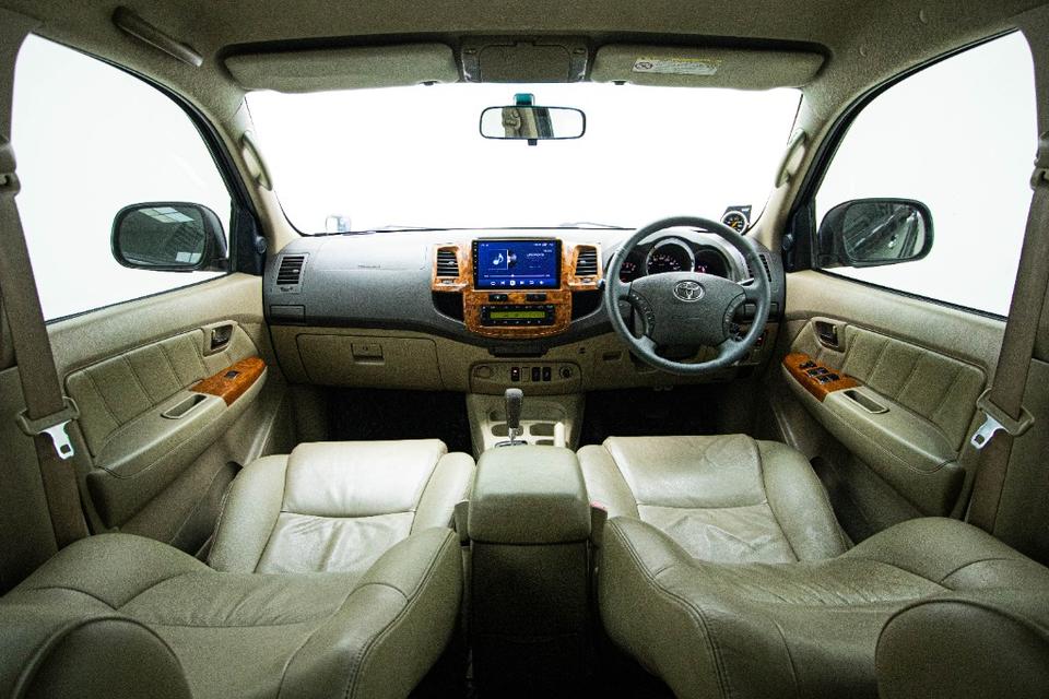 TOYOTA FORTUNER 3.0 V 2WD 2011  9