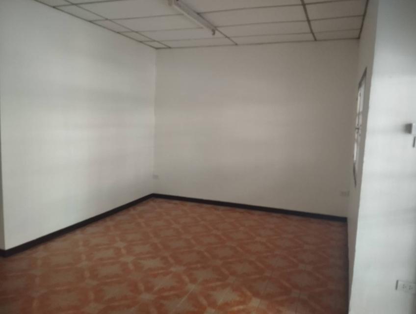 ขายทาวน์เฮ้าส์ 2 ชั้น รีโนเวทใหม่ พร้อมอยู่ 26 ตร.ว. ซ.นวมินทร์ 111 8