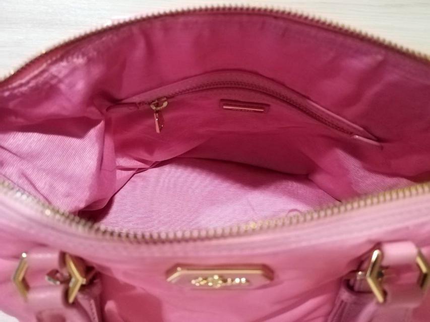 ขายกระเป๋าสะพายผู้หญิงยี่ห้อ Lyn รุ่น Pennic Luxe Nylon Tote สีชมพู มือสอง ของแท้ 3