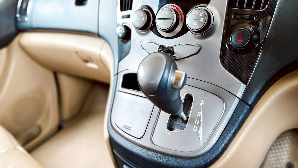ขาย Hyundai H1 2.5Elite ปี16 10