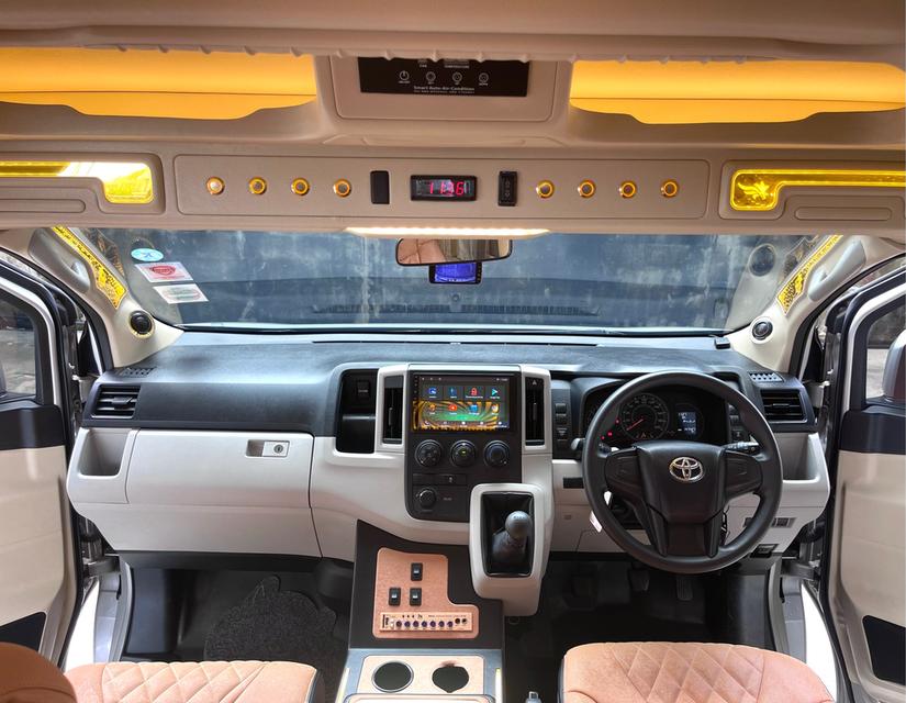 ขาย Toyoya Commuter 2.8 ปี22 10