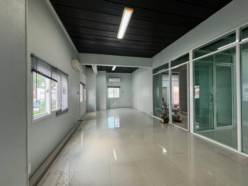 ขาย–เช่า โฮมออฟฟิศ 3 ชั้น นิคมอมตะนคร ชลบุรี พร้อมอุปกรณ์สำนักงานครบครัน จอดรถได้จุใจกว่า 15 คัน 6