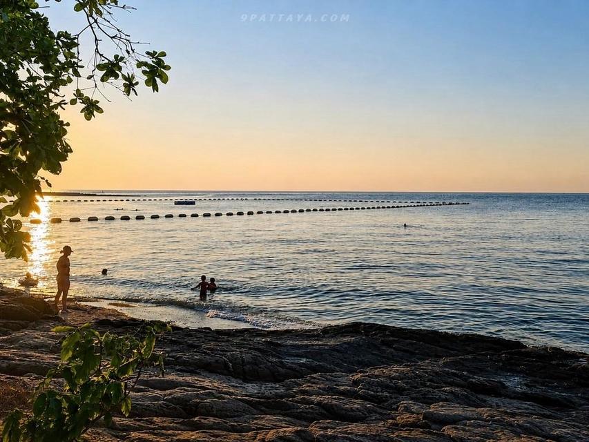 For Rent — Private Beachfront Residence at Wongamat Beach, Na KlueaPrivate beachfront residence for rent in Wongamat, located in a quiet and exclusive 8