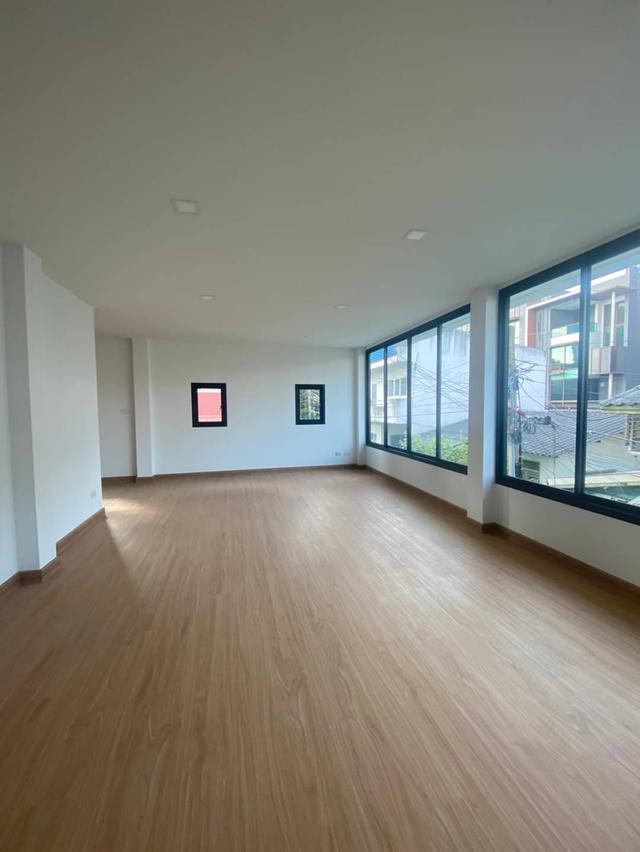 ด่วน บ้านเดี่ยว 3 ชั้น หลังใหญ่ ซอยสุขุมวิท 65 เพียง 900 เมตรถึง BTS เอกมัย 16