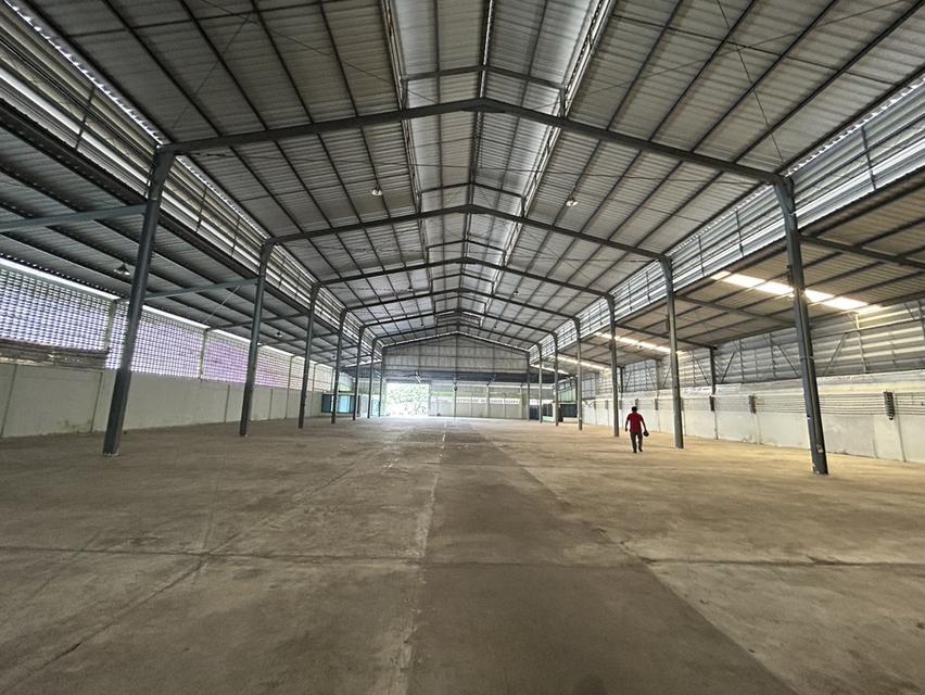 ให้เช่าโกดังโรงงานสาย4 กระทุ่มล้ม เข้าออกได้หลายเส้นทาง เหมาะทำโรงงาน รถใหญ่เข้าออกได้ มียามรักษาการณ์24ชม. 7