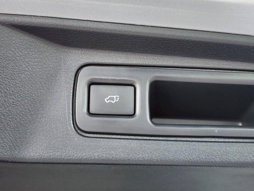 Toyota Fortuner 2.4V Year 2023 16