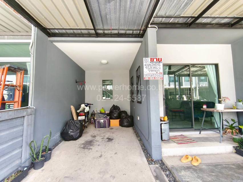 หมู่บ้านเมททาวน์ (ปทุม-ติวานนท์) ซอย 4 ใกล้เทศบาลบางหลวง ถนนปทุมสายใน ต.บ้านฉาง อ.เมืองปทุมธานี จ.ปทุมธานี