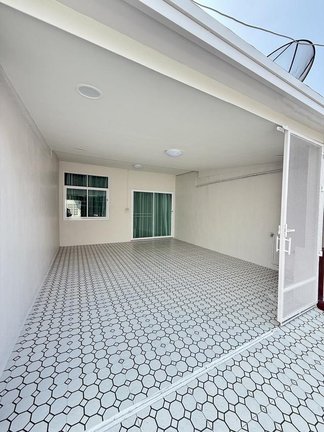 ทาวน์โฮมชั้นเดียว ติดตลาดไฟฟ้า เสม็ด แยกคีรี 2