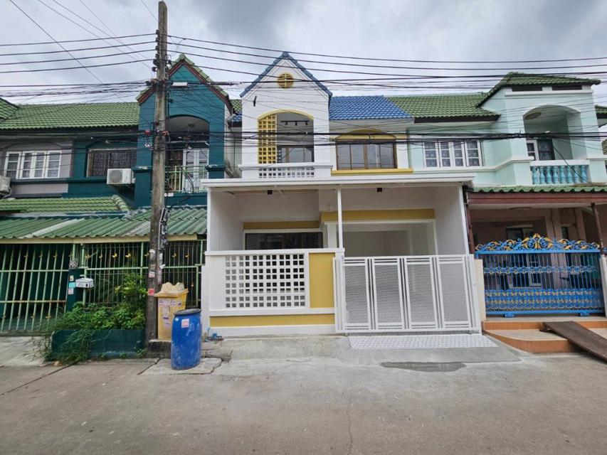 ขาย ทาวน์โฮม รีโนเวทใหม่ทั้งหลังพร้อมอยู่ หมู่บ้านพนาสนธิ์วิลล่า10 เฉลิมพระเกียรติ48 96 ตรม. 20.1 ตร.วา