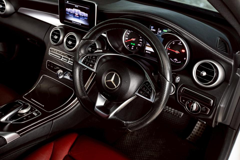 Benz C300 AMG Bluetec เบาะแดง ปี 2016 สีขาว 15