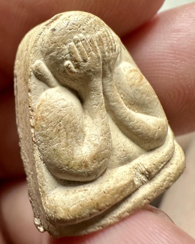 พระปิดตาพิมพ์หลังพระสังกัจจายน์ หลวงปู่เฮี้ยง วัดอรัญญิกาวาส(วัดป่า) ปี 2505 7