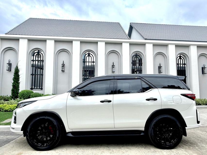 FORTUNER 2.8 GR SPORT BLACK TOP 4WD รูปที่ 5