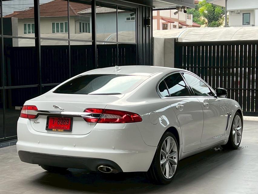 Jaguar XF 2.2 Sedan 4