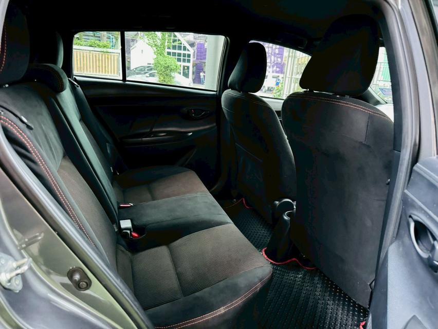 2014 Toyota YARIS 1.2 E Hatchback 9