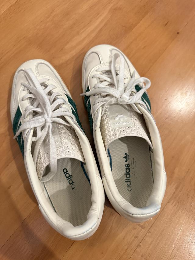 รองเท้าaddidas ขาว/เขียว