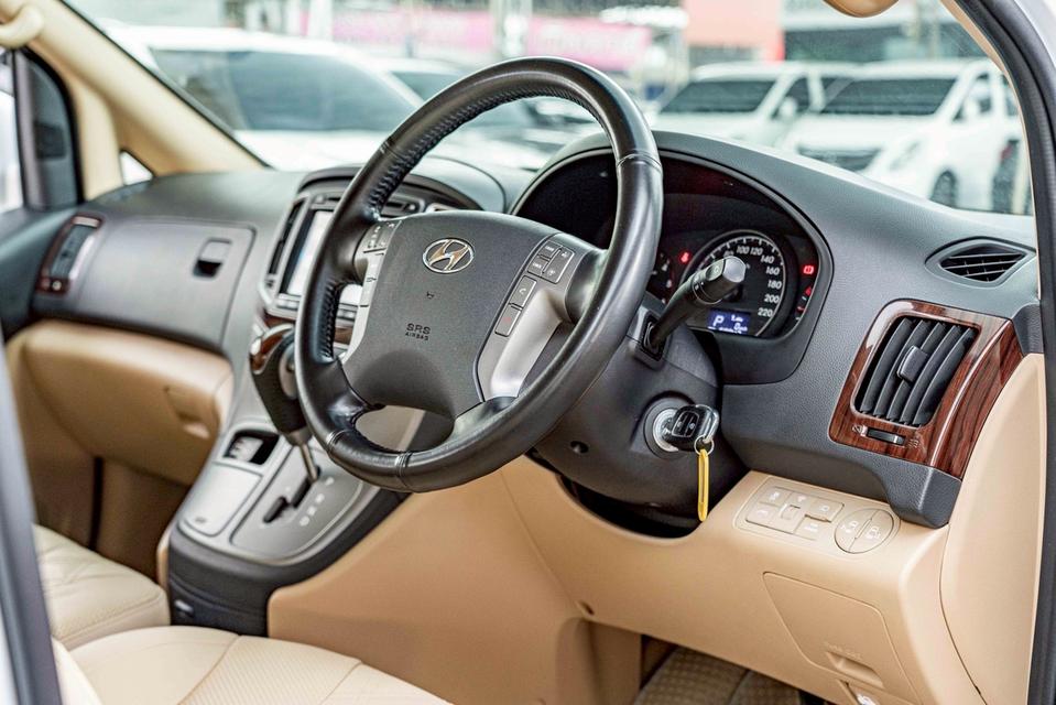 รหัสรถ NP752 HYUNDAI GRAND STAREX 2.5 PREMIUM 2018 12