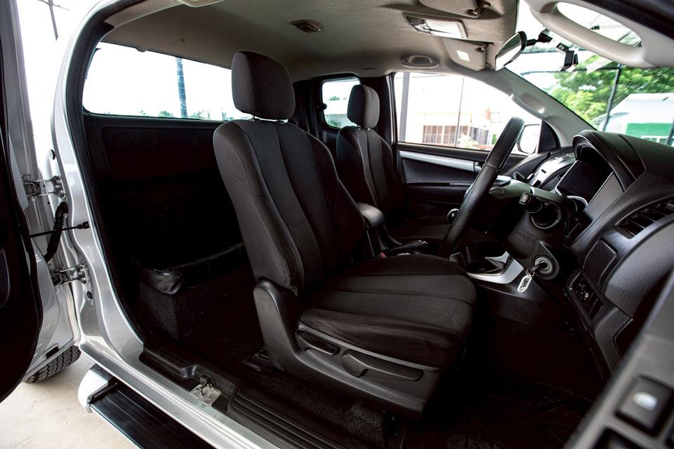 Isuzu D-Max Hi-Lander Cab 2.5 VGS Z ท๊อปปี2015 เกียร์ธรรมดา สีเทา 12