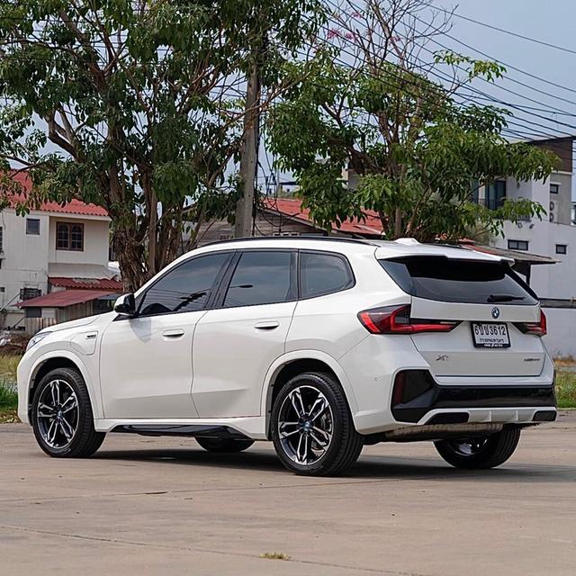 รหัสรถ 12AT3612 BMW X1 1.5 xDrive30e M Sport ( Plug-in Hybrid ) | ปีจดทะเบียน : 2023 4