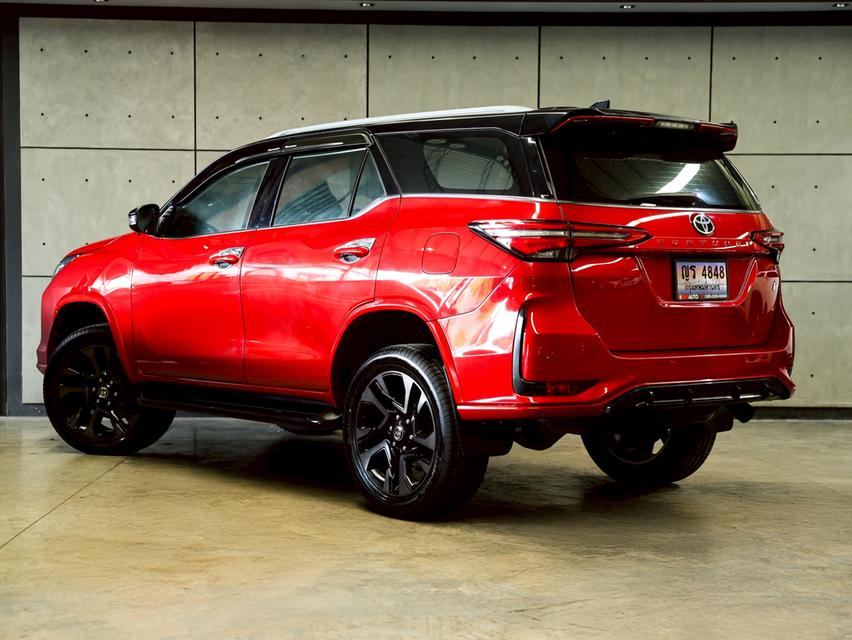 2022 Toyota FORTUNER 2.8 GR Sport (Black Top) 4WD SUV AT รูปย่อยที่ 4