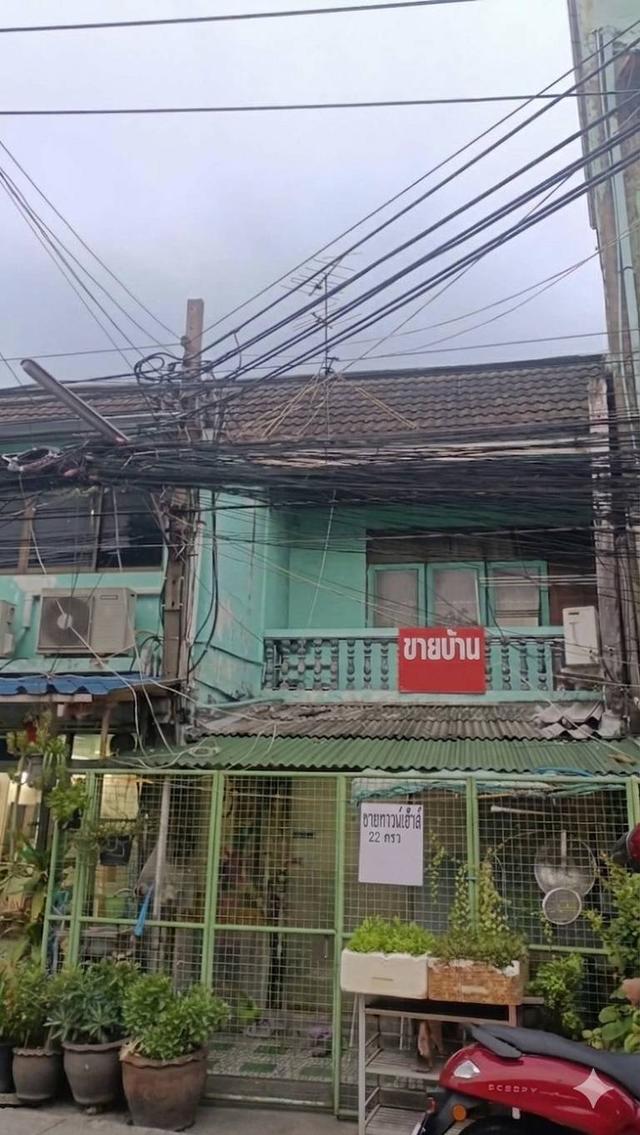 [ขายด่วน] นักลงทุนห้ามพลาด ! บ้านทาวน์เฮาส์ 2 ชั้น ทำเลทองสุขุมวิท 71 (ซอยปรีดีพนมยงค์ 45) 1