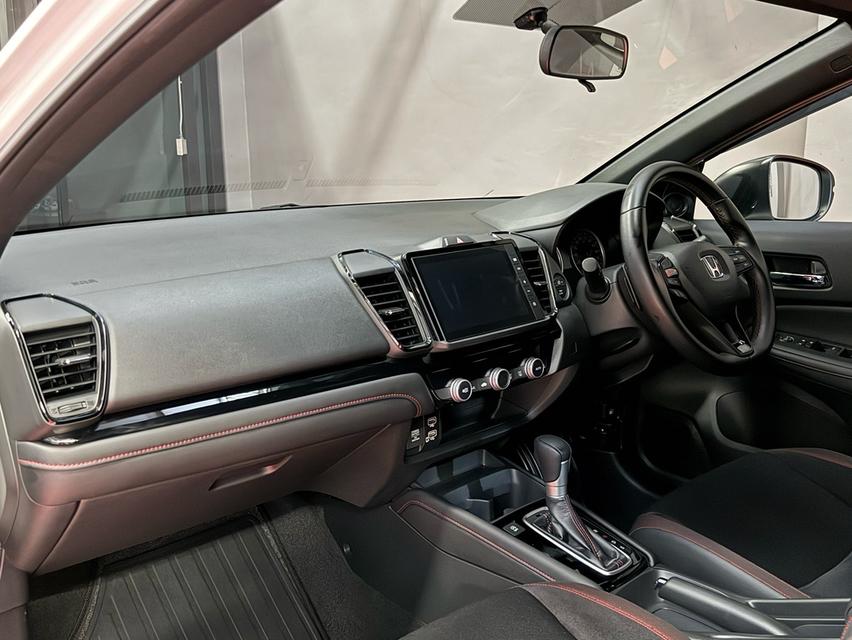 2022 HONDA CITY 1.0 TURBO RS รถมือเดียว 30,000 กม สภาพป้ายแดง รถเข้าศูนย์ทุกระยะ ไม่เคยมีอุบัติเหตุครับ