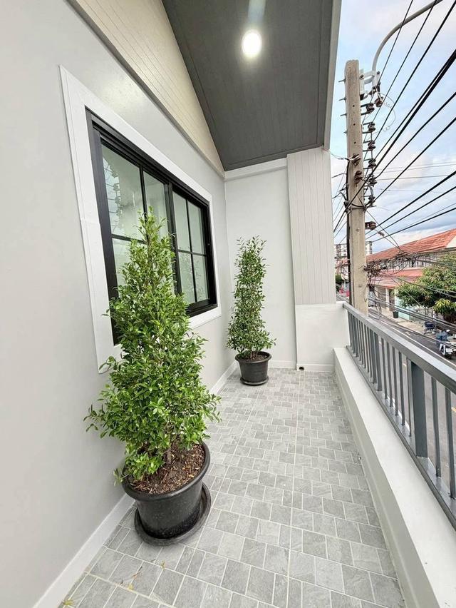 หมู่บ้านบัวทอง1 ติดรถไฟฟ้าสายสีม่วง สถานีคลองบางไผ่ ทาวน์เฮาส์ 2 ชั้น ตกแต่งใหม่พร้อมอยู่ มีระเบียงด้านหน้า 17