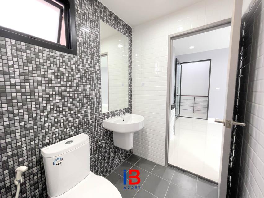 ขายและให้เช่าโฮมออฟฟิศ Warehouse ไชน่าทาวน์ ศาลายา โฮมออฟฟิศ 3 ชั้น + โกดัง 10