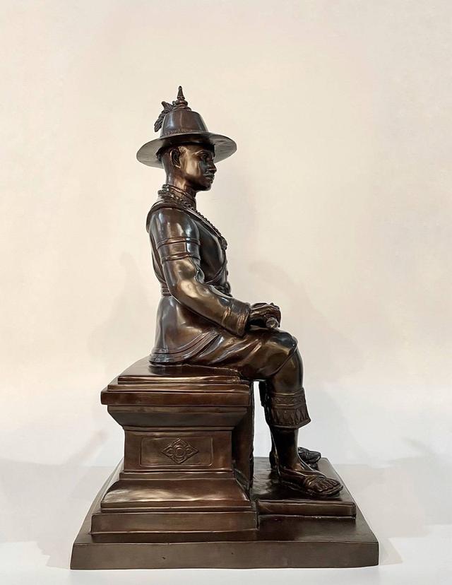 605.พระบรมรูปหล่อสมเด็จพระเจ้าตากสินมหาราช ทรงประทับนั่งบัลลังก์ หน้าตัก 14 นิ้ว 3