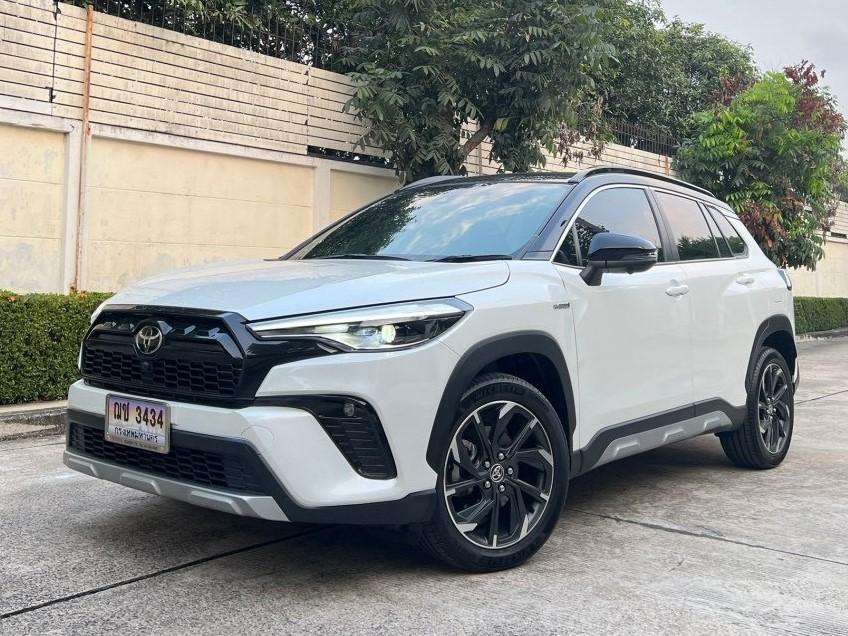 TOYOTA CROSS 1.8 HYBRID GR SPORT ปี 2023 สีขาว รถบ้านมือเดียวออกห้าง เข้าศูนย์ตลอด ไม่เคยทำสีใดๆ