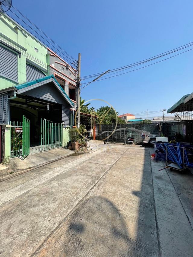 B69-295 ขายด่วน ทาวน์เฮาส์ 2 ชั้น ขายตามสภาพ หมู่บ้านพิชาดา บ้านกล้วย-ไทรน้อย เนื้อที่ 16 ตร.ว พื้นที่ใช้สอย 90 ตร.ม 2 ห้องนอน 1 ห้องน้ำ 1 ห้องครัว 2
