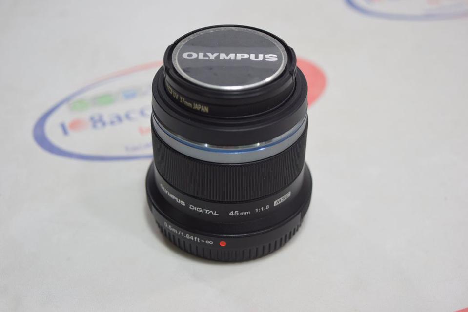 ขาย เลนส์ OLYMPUS M.Zuiko 45mm f1.8 สีดำ ไร้รอยขนแมว พร้อมฝาหน้า-หลัง แถมฟิวเตอร์ 2