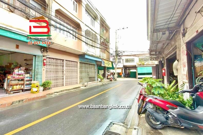 อาคารพาณิชย์ ซอยเพชรเกษม 4 แยก 1 เนื้อที่ 11.1 ตรว. ถนนเพชรเกษม แขวงวัดท่าพระ เขตบางกอกใหญ่ 11