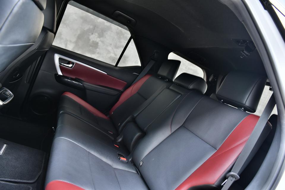 FORTUNER LEGENDER BLACK TOP ทะเบียนคืน รูปที่ 18