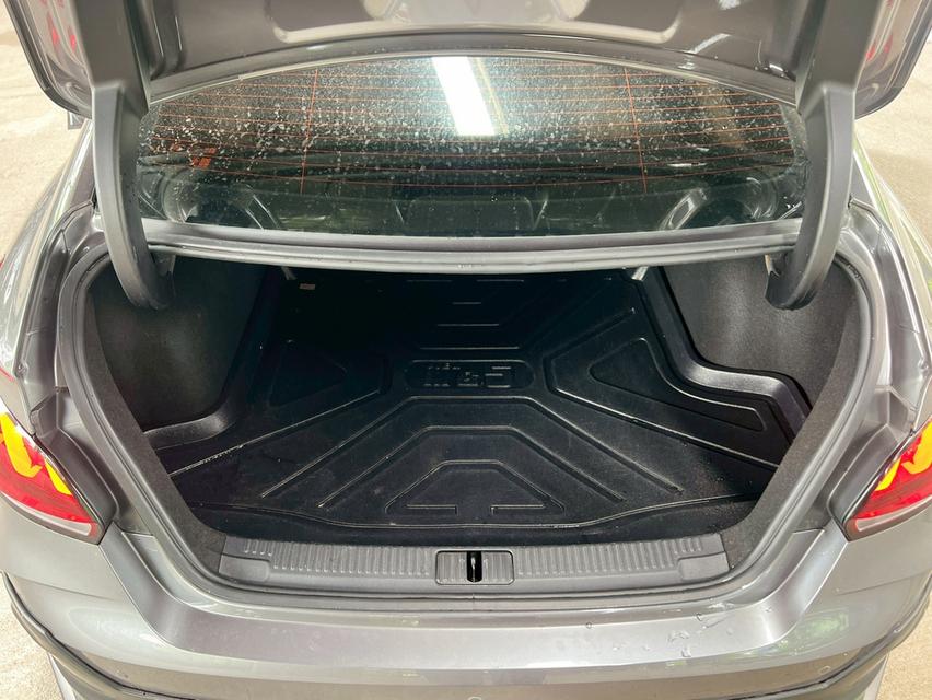 MG 5 1.5 X Sunroof AT ปี 2021 20