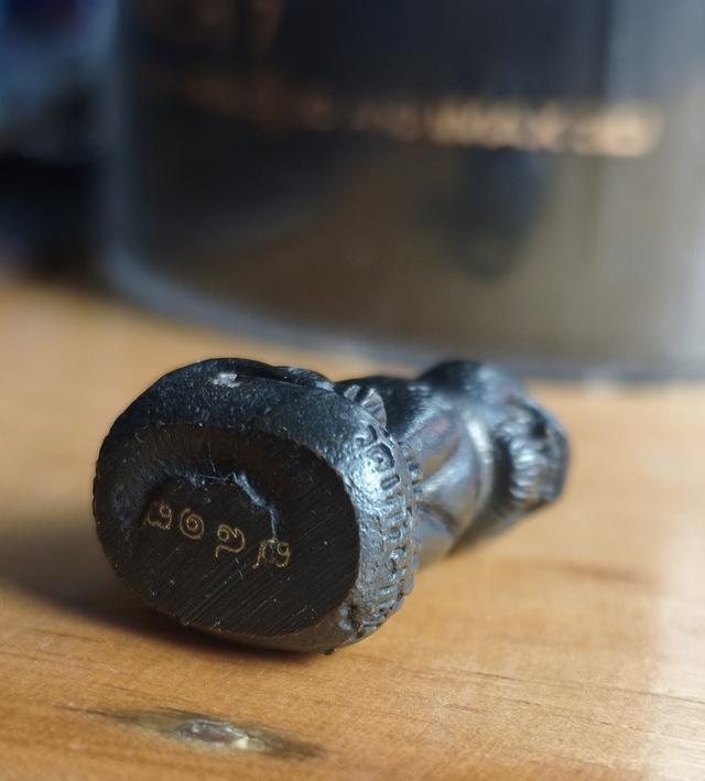 เสือหลวงพ่อเพี้ยน วัดเกริ่นกฐิน ปี 2555 รุ่นแซยิด เนื้อทองเหลืองรมดำ